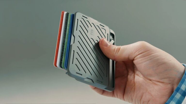 Kickstarter - Mech Wallet Push to Reveal, Fidget for Fun